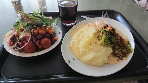 Omdömen om Saltes Lunchrestaurang - Lunch Och Catering, Flygfältsvägen 7, Trollhättan